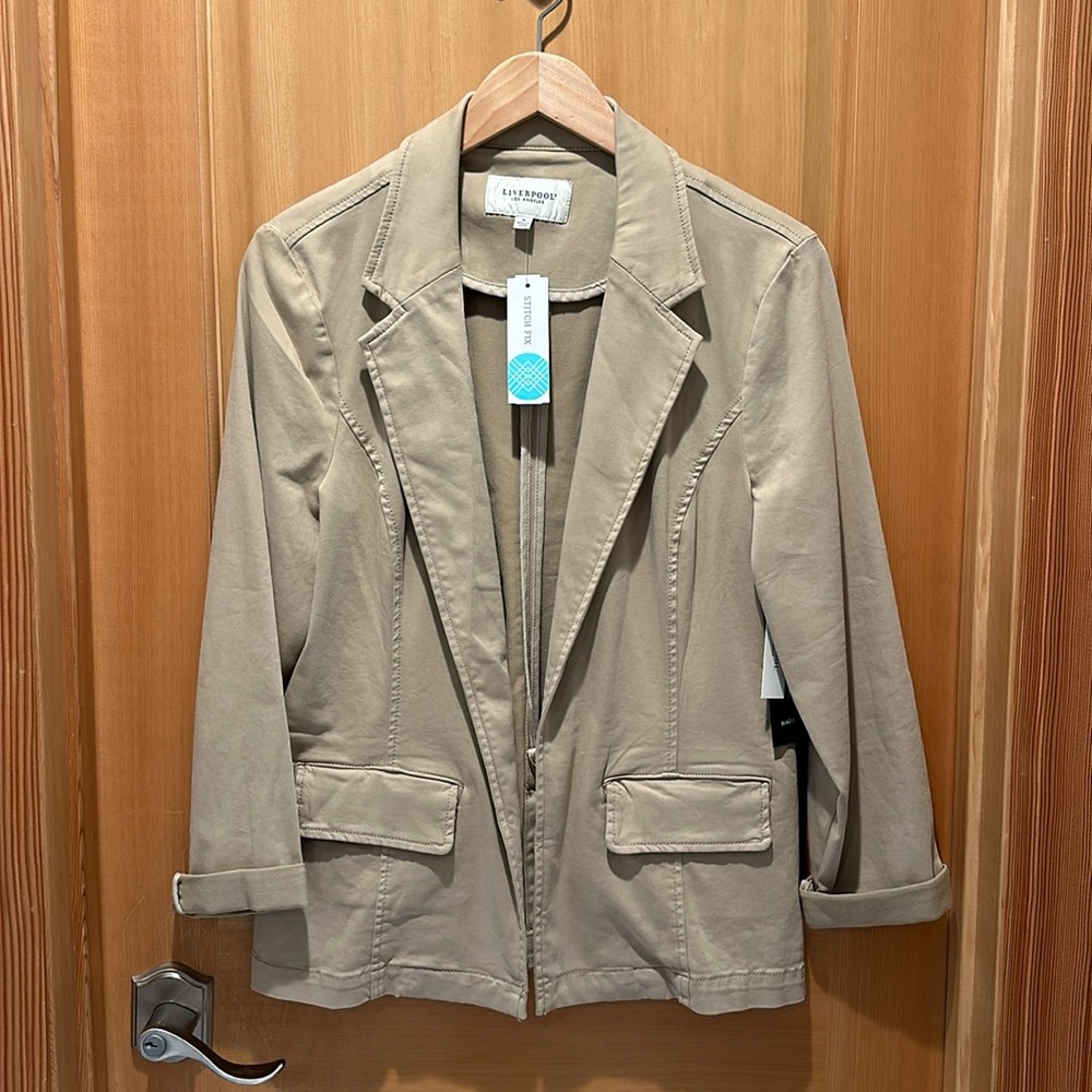 Liverpool Aspen fitted blazer, size medium, in tan.